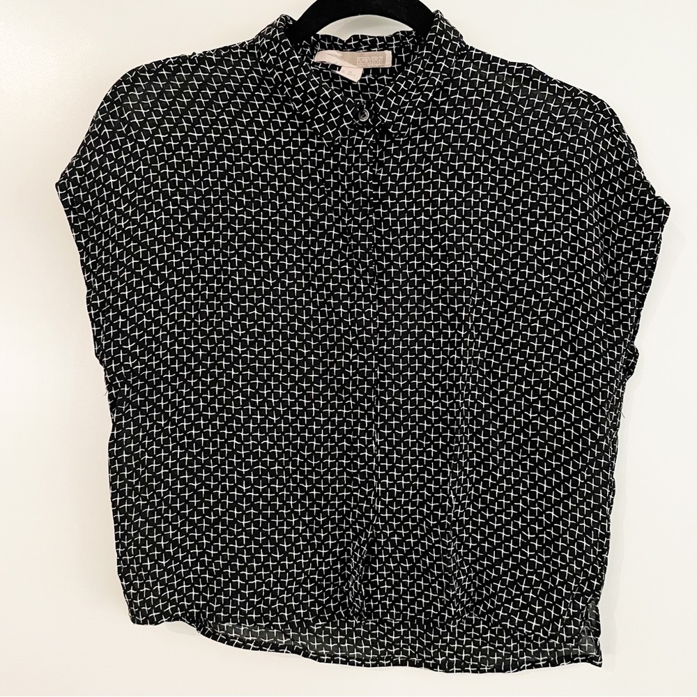 Forever 21 Black and Cream Button-up Short Sleeve Blouse Size XS